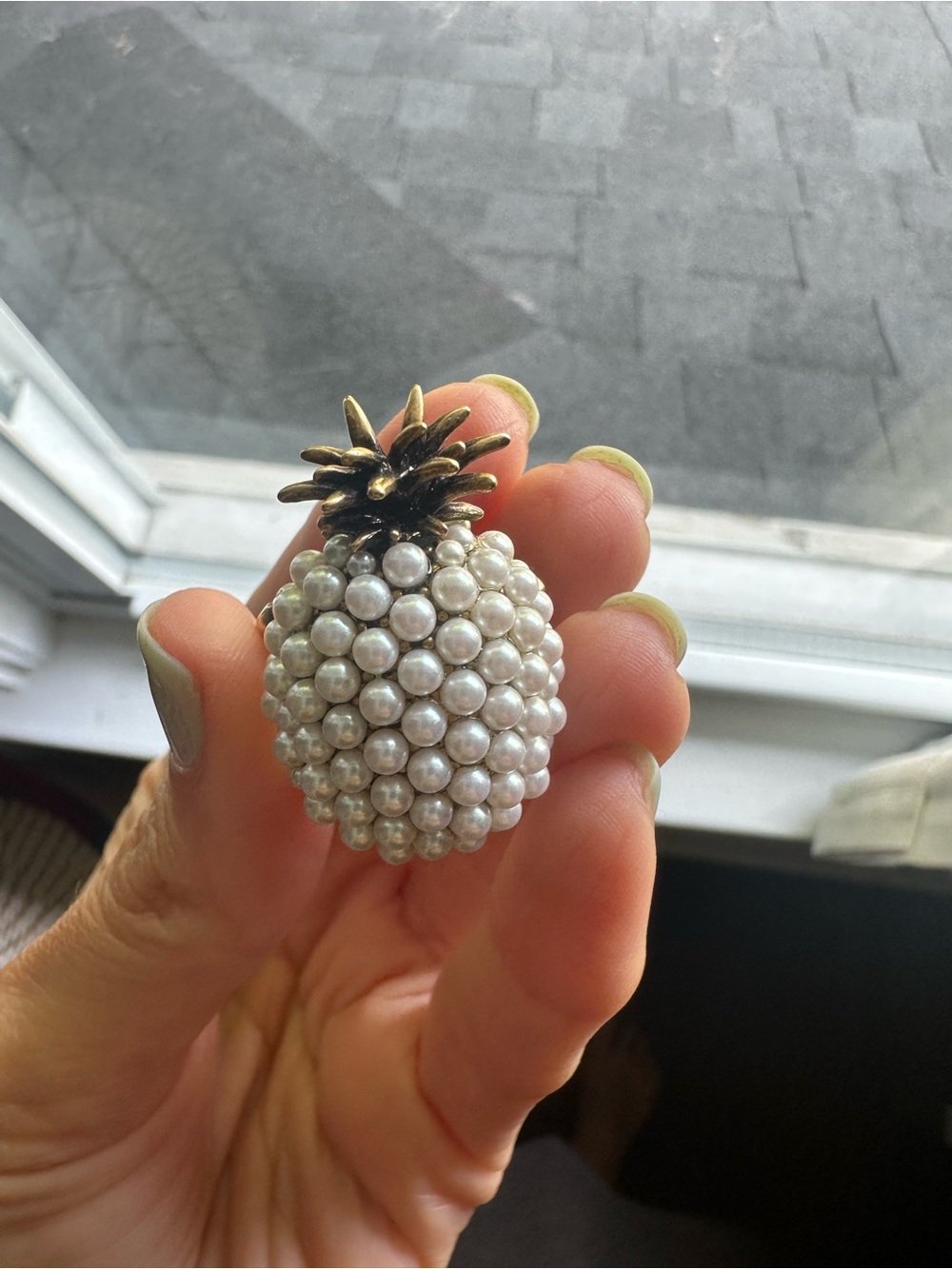 Gucci Pearl Cluster Pineapple Pendant Necklace - White & Brass Size 7.25